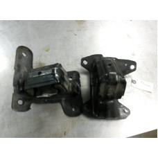 97S020 Motor Mounts Pair For 09-10 Jeep Grand Cherokee  3.7 52090296AF